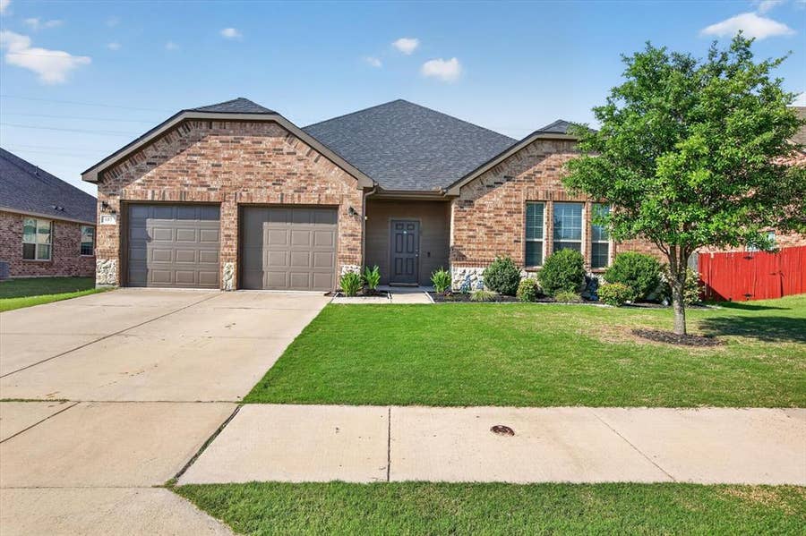 Property photo for 107 Cantle Street, Waxahachie, TX