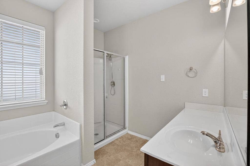 107 Cantle Street, Waxahachie, TX 75165
