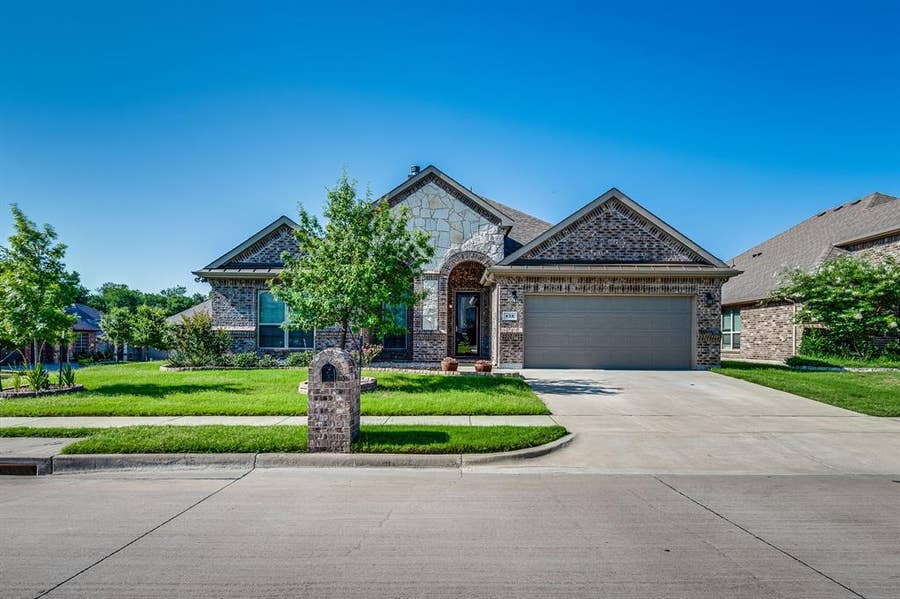 Property photo for 438 Brookdale Drive, Midlothian, TX
