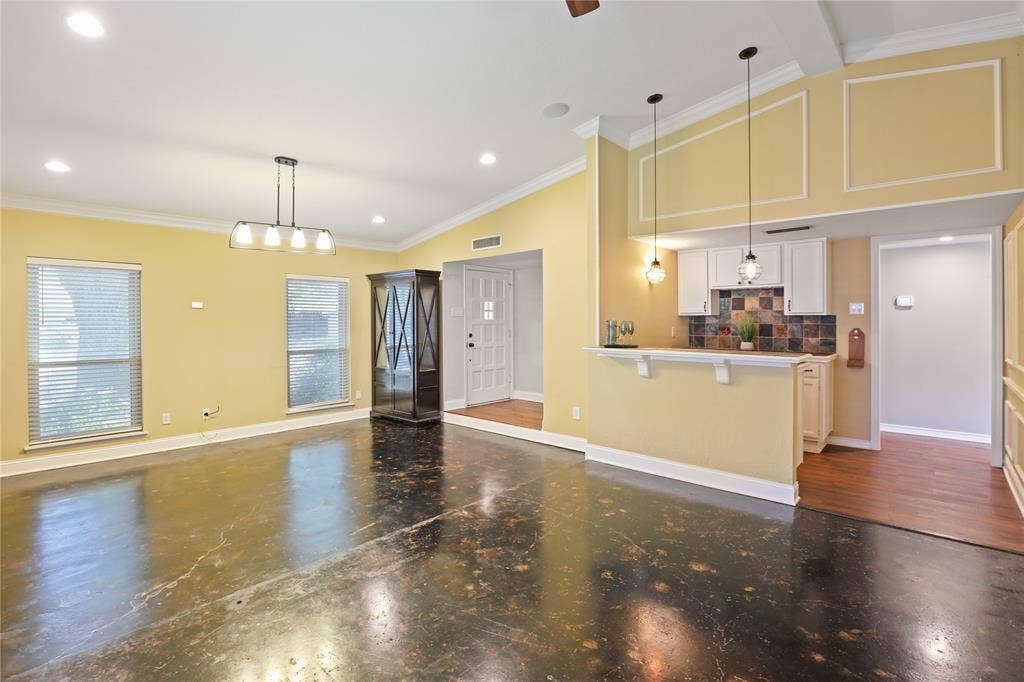 1113 Mossvine Drive, Plano, TX 75023 1113 Mossvine Drive, Plano, TX 75023