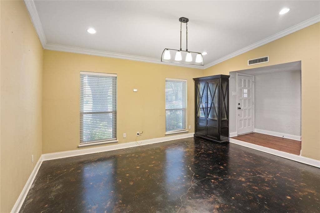 1113 Mossvine Drive, Plano, TX 75023 1113 Mossvine Drive, Plano, TX 75023