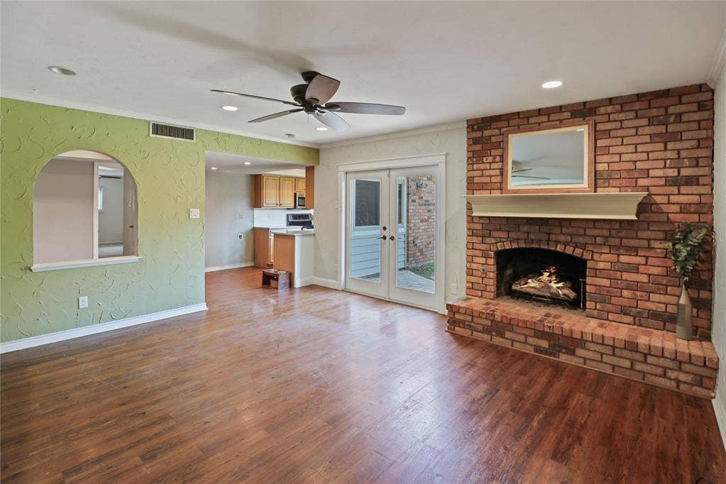 1113 Mossvine Drive, Plano, TX 75023 1113 Mossvine Drive, Plano, TX 75023