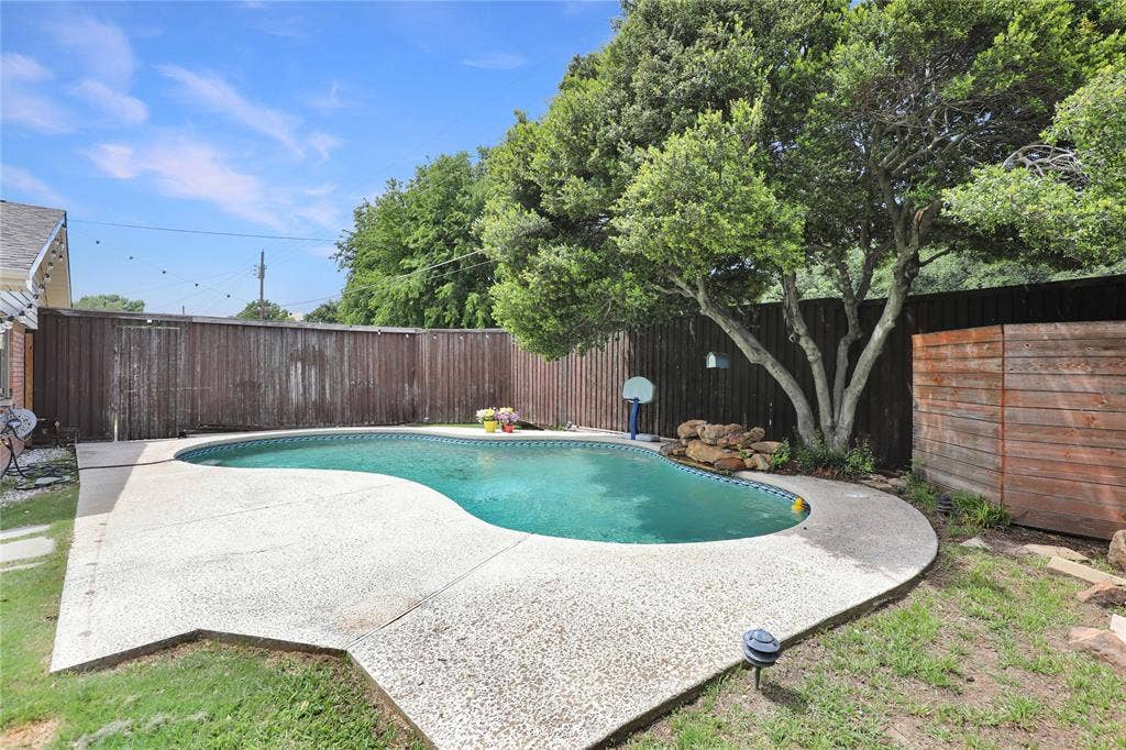 1113 Mossvine Drive, Plano, TX 75023 1113 Mossvine Drive, Plano, TX 75023