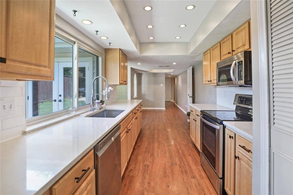 1113 Mossvine Drive, Plano, TX 75023 1113 Mossvine Drive, Plano, TX 75023