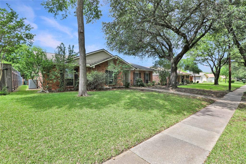 1113 Mossvine Drive, Plano, TX 75023 1113 Mossvine Drive, Plano, TX 75023