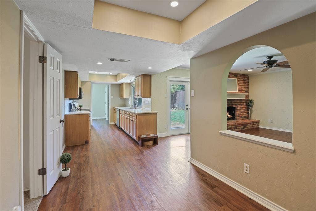 1113 Mossvine Drive, Plano, TX 75023 1113 Mossvine Drive, Plano, TX 75023