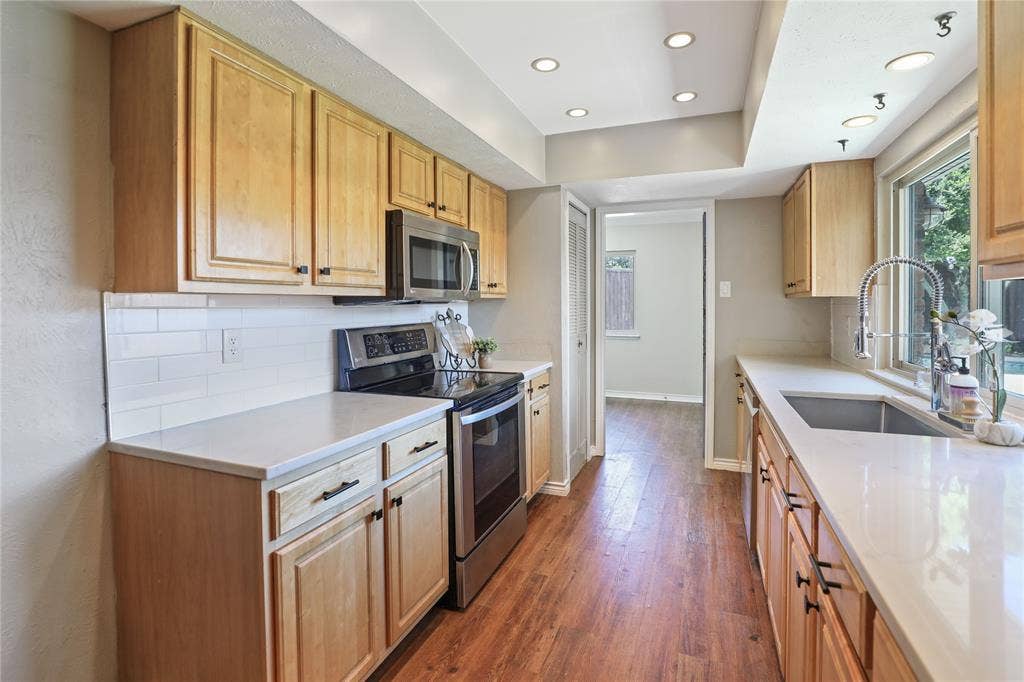 1113 Mossvine Drive, Plano, TX 75023 1113 Mossvine Drive, Plano, TX 75023