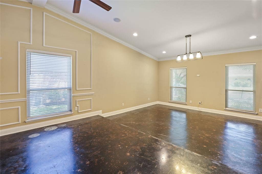 1113 Mossvine Drive, Plano, TX 75023 1113 Mossvine Drive, Plano, TX 75023