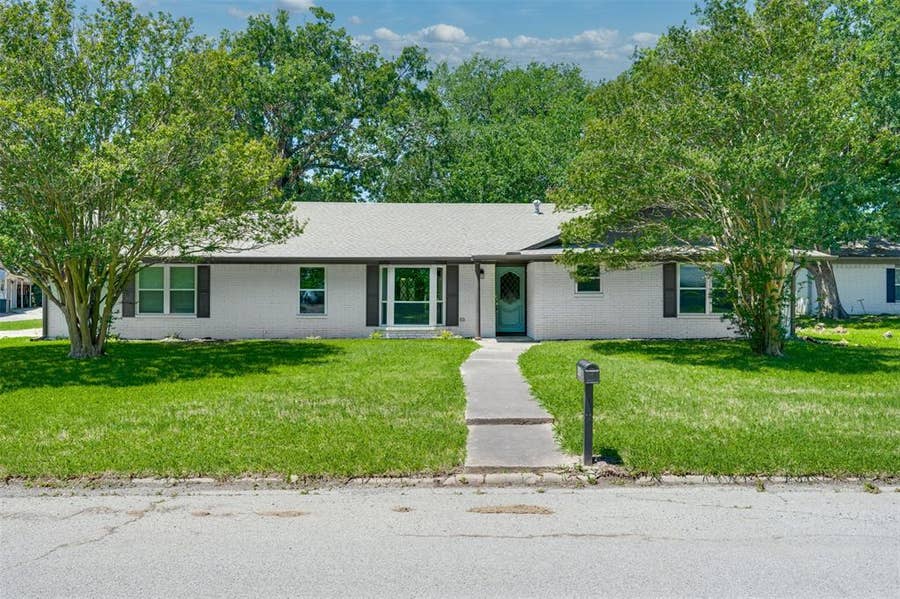 Property photo for 3011 Tanglewood Drive, Commerce, TX