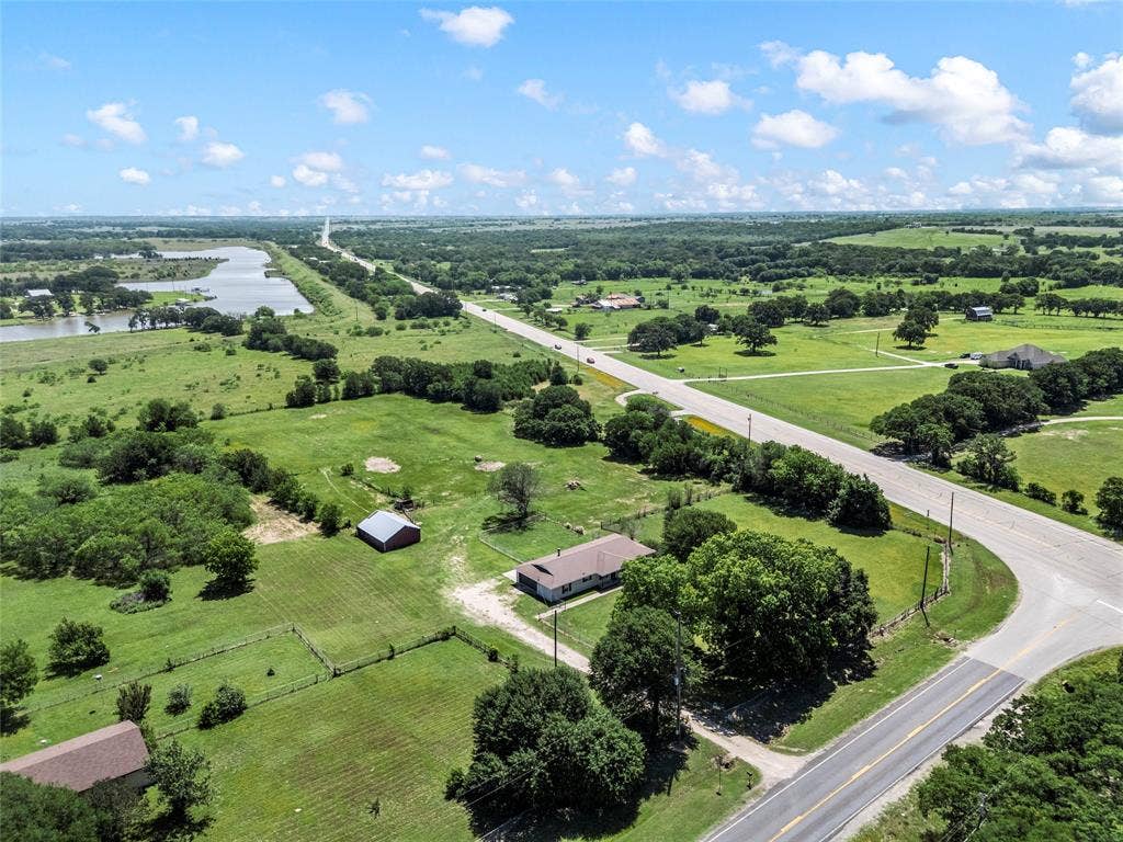 154 Longhorn Parkway, Axtell, TX 76624 154 Longhorn Parkway, Axtell, TX 76624