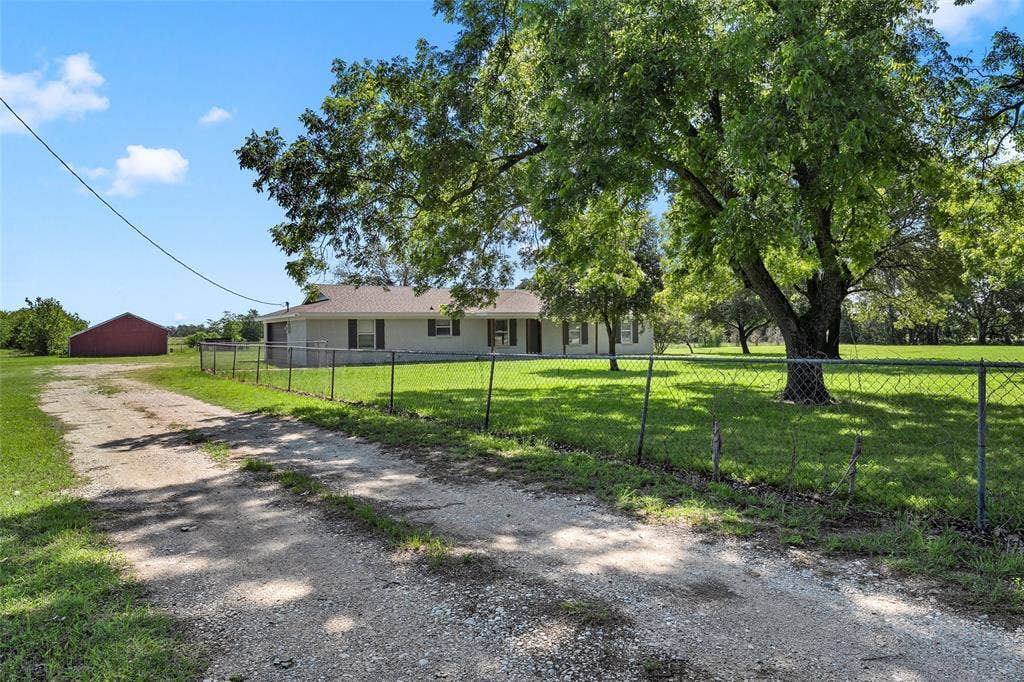 154 Longhorn Parkway, Axtell, TX 76624 154 Longhorn Parkway, Axtell, TX 76624