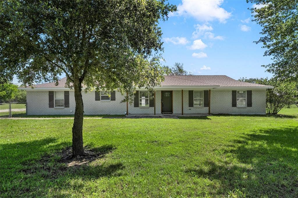 154 Longhorn Parkway, Axtell, TX 76624 154 Longhorn Parkway, Axtell, TX 76624