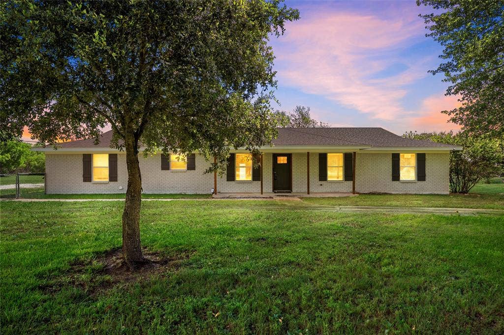 154 Longhorn Parkway, Axtell, TX 76624 154 Longhorn Parkway, Axtell, TX 76624