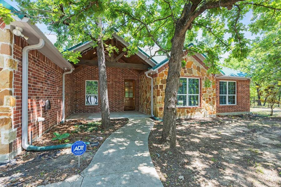 Property photo for 6373 Hidden Oaks Drive, Quinlan, TX