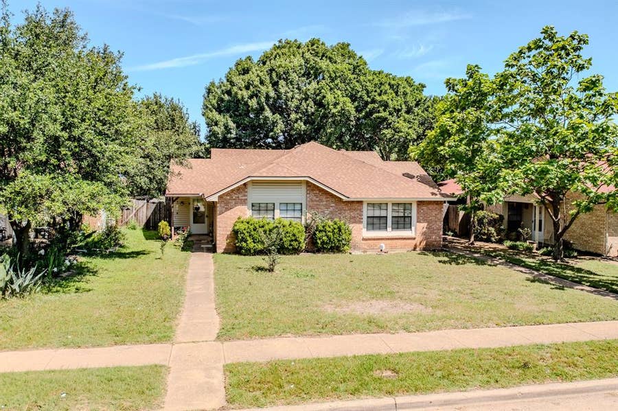 Property photo for 7105 Pineberry Road, Dallas, TX