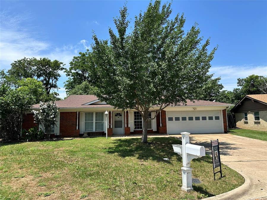 Property photo for 2108 Lejuan Court, Arlington, TX