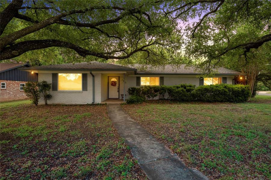 Property photo for 7440 Brentwood Circle, Woodway, TX