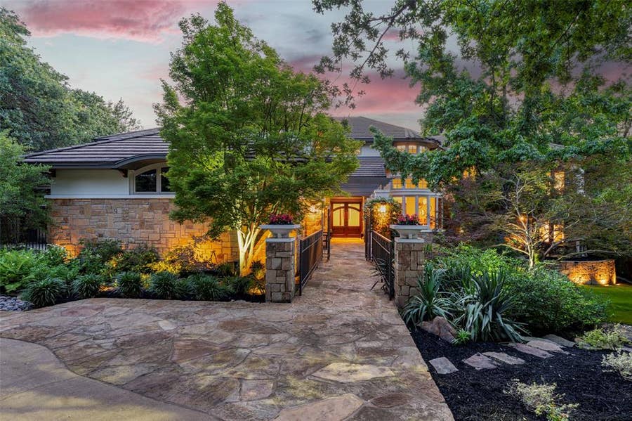 Property photo for 2702 Mark Twain Court, Arlington, TX