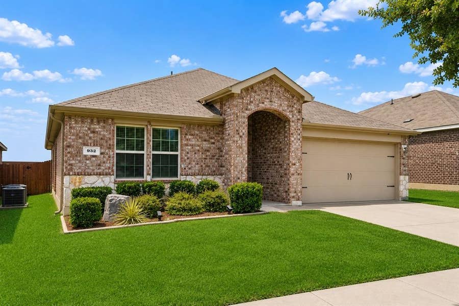 Property photo for 932 Juno Lane, Denton, TX