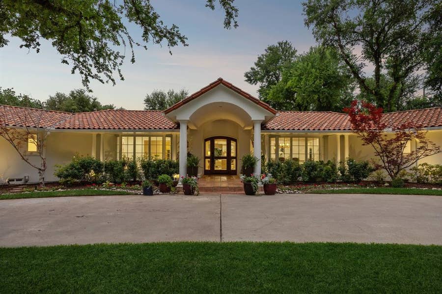 Property photo for 4630 S Lindhurst Avenue, Dallas, TX