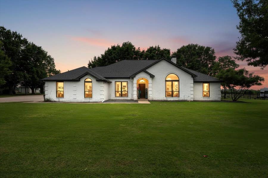 Property photo for 3 Crestview Circle, Rockwall, TX
