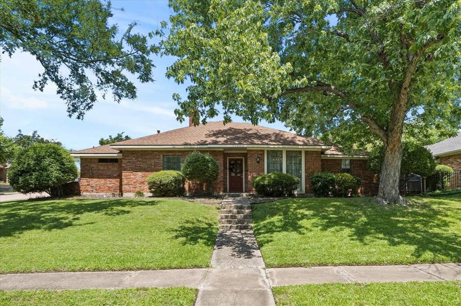 Property photo for 1601 Fairway Circle, Garland, TX