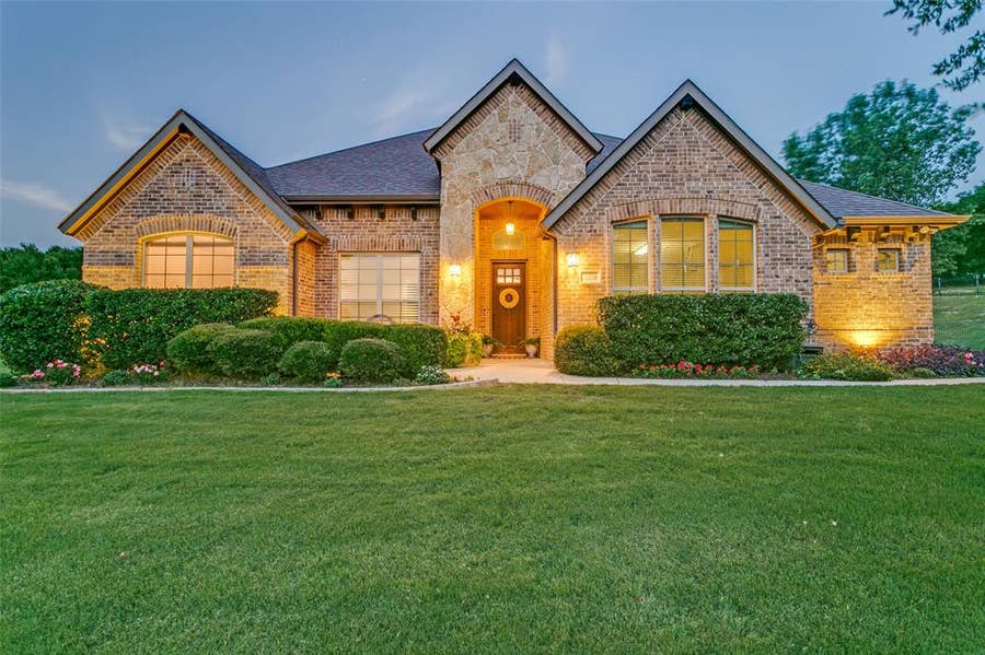 Property photo for 10248 Mustang Wells Drive, Fort Worth, TX