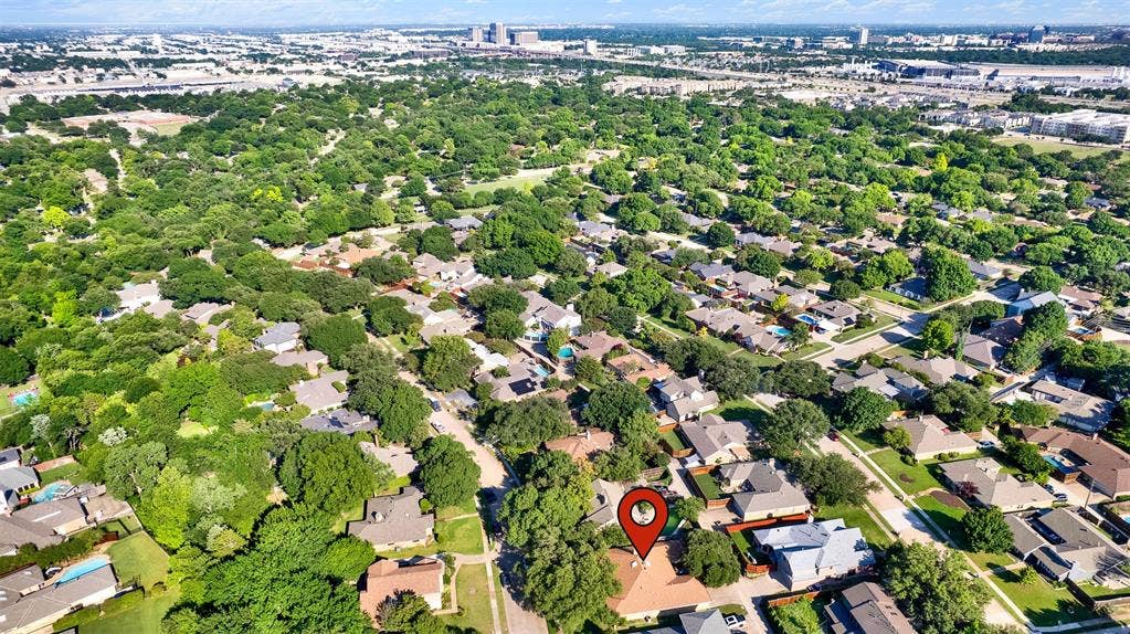 1908 Edgewater Drive, Plano, TX 75075 Easy access to US 75 & George Bush highway. Beautiful mature trees throughout Pitman Creek ideal for walking and enjoying the neighborhood.