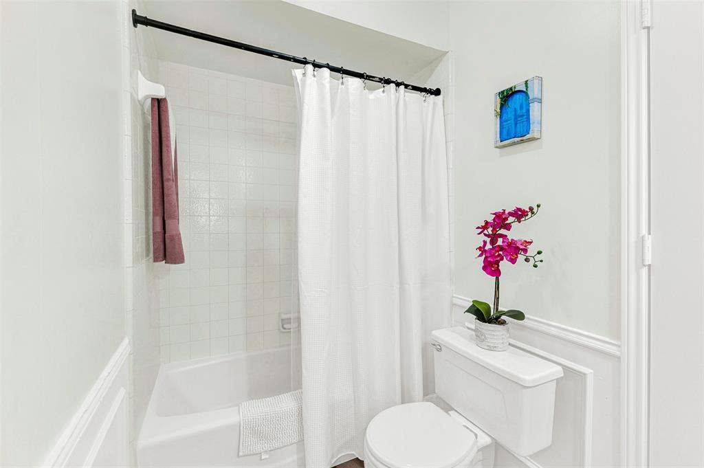 1908 Edgewater Drive, Plano, TX 75075 Jack & jill bathroom between second & third bedroom.