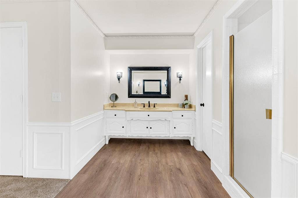 1908 Edgewater Drive, Plano, TX 75075 Separate vanities makes getting ready a breeze.