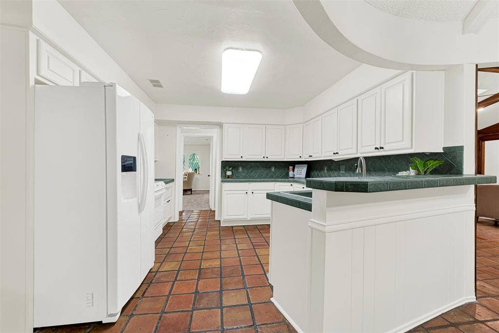 1908 Edgewater Drive, Plano, TX 75075 Freshly updated kitchen will make cooking a breeze.