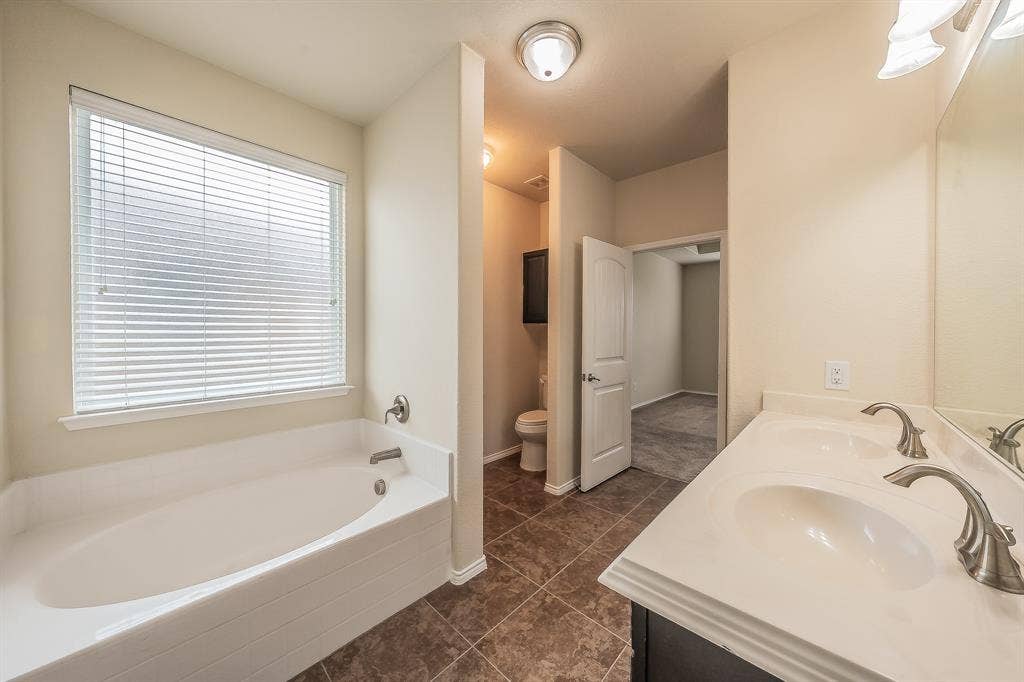 5400 Wharfside Place, Denton, TX 76208