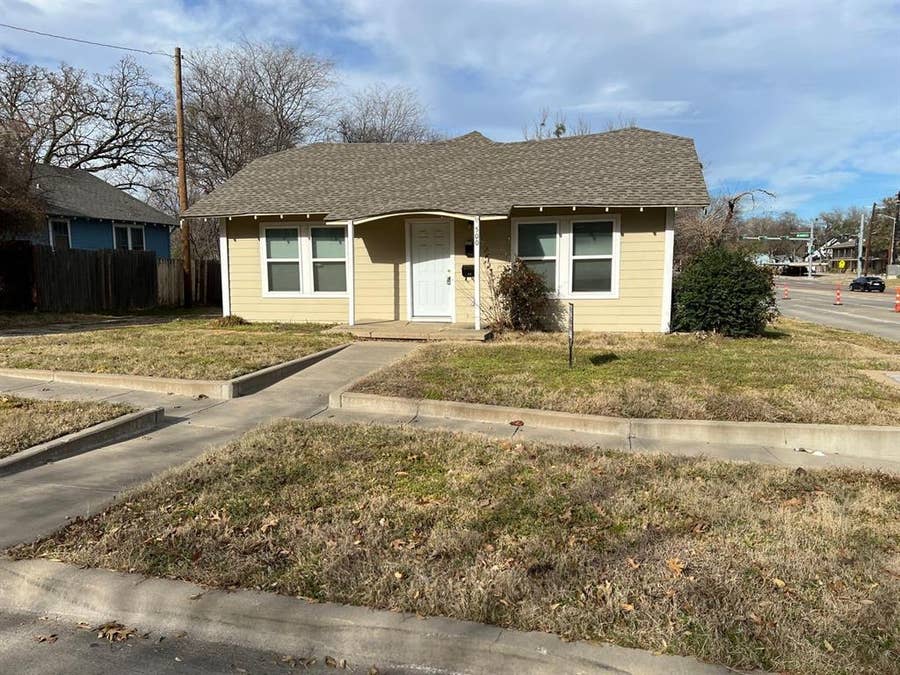 Property photo for 500 W Parkway Street, #2, Denton, TX