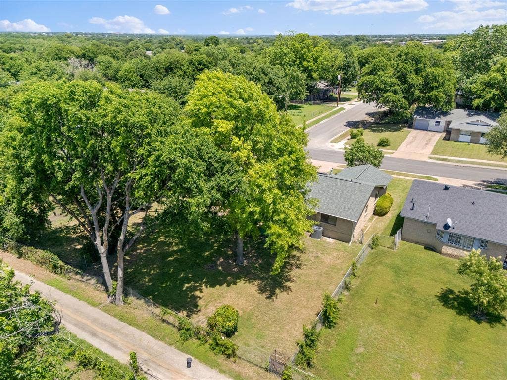 8105 Silverdale Drive, Dallas, TX 75232 8105 Silverdale Drive, Dallas, TX 75232