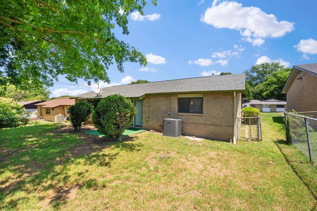 8105 Silverdale Drive, Dallas, TX 75232 8105 Silverdale Drive, Dallas, TX 75232