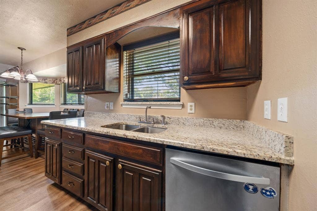 8105 Silverdale Drive, Dallas, TX 75232 8105 Silverdale Drive, Dallas, TX 75232