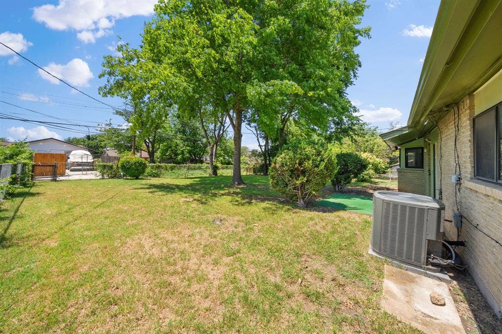 8105 Silverdale Drive, Dallas, TX 75232 8105 Silverdale Drive, Dallas, TX 75232