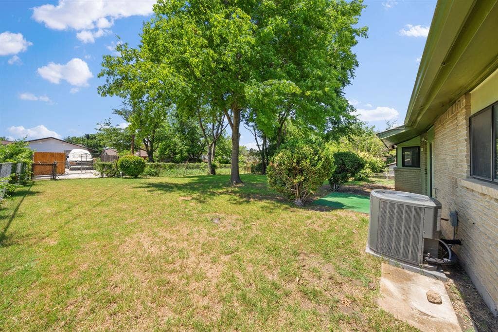8105 Silverdale Drive, Dallas, TX 75232 8105 Silverdale Drive, Dallas, TX 75232