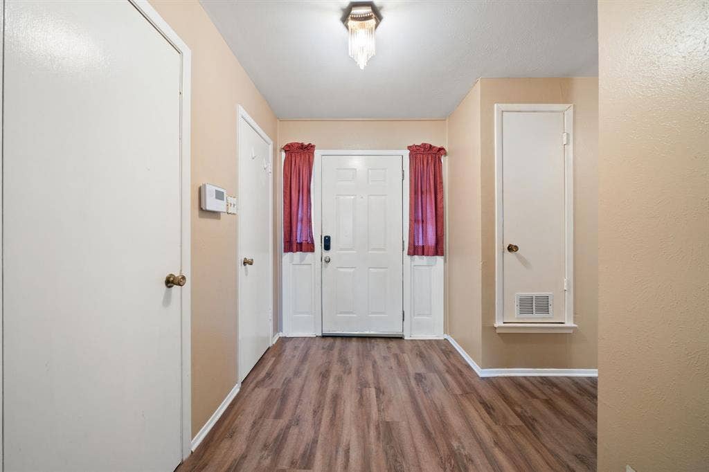 8105 Silverdale Drive, Dallas, TX 75232 8105 Silverdale Drive, Dallas, TX 75232