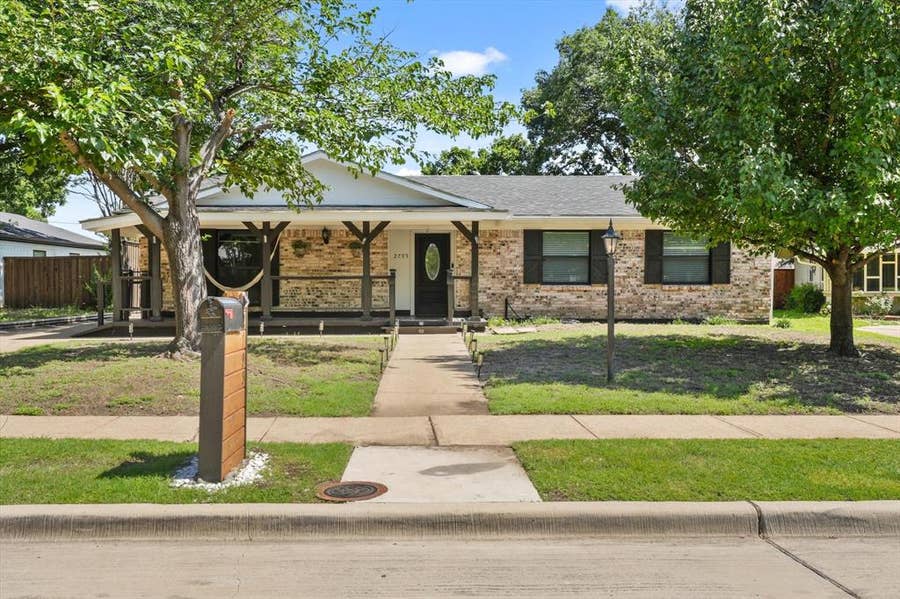 Property photo for 2795 Beechmont Drive, Dallas, TX