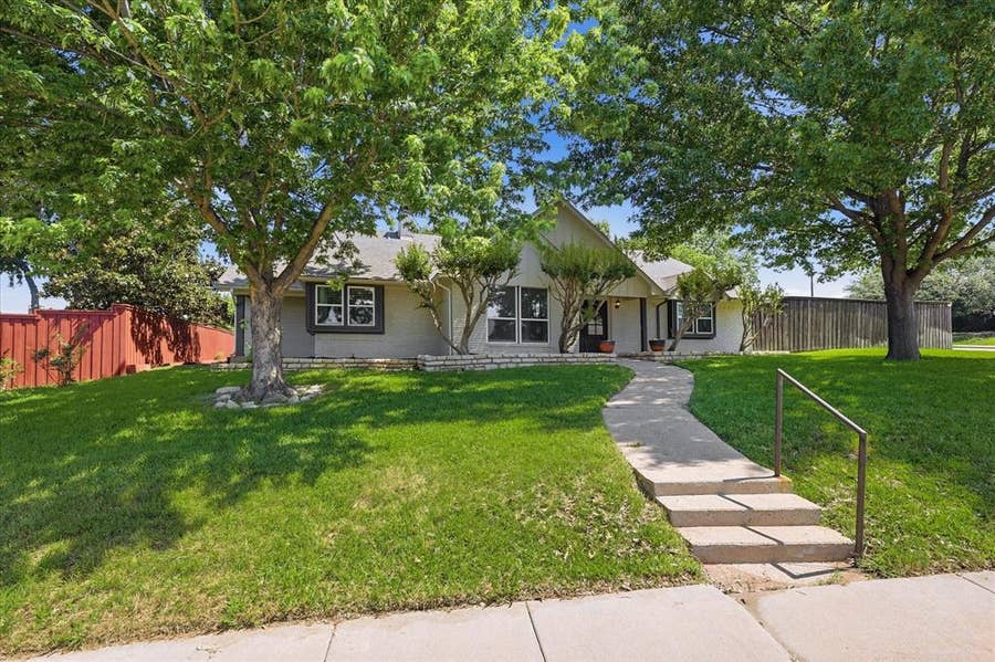 Property photo for 2625 Ramblewood Drive, Carrollton, TX
