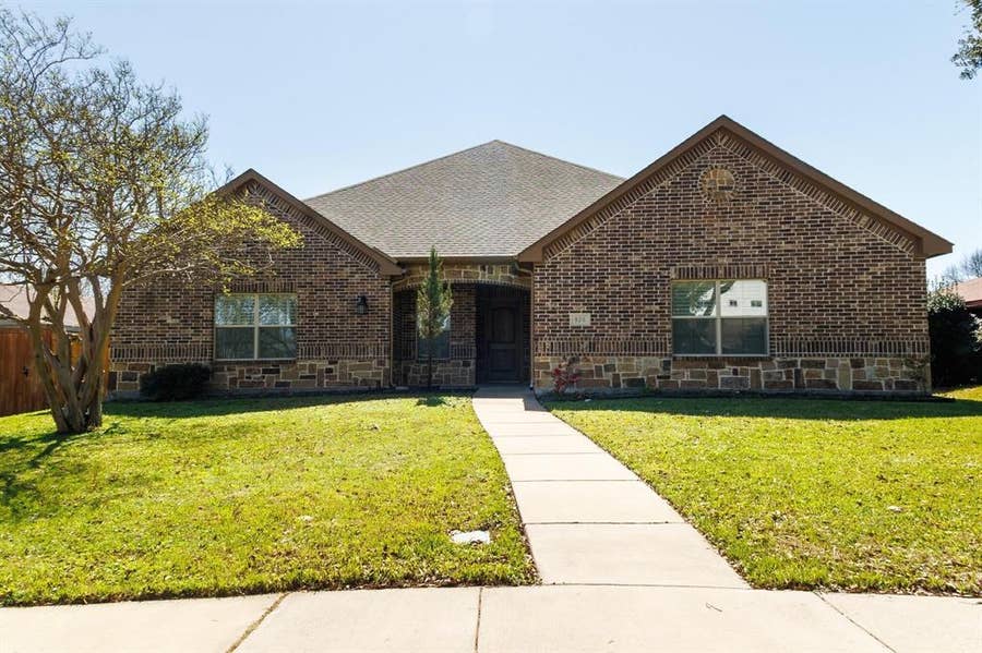 Property photo for 924 Via Barcelona, Mesquite, TX