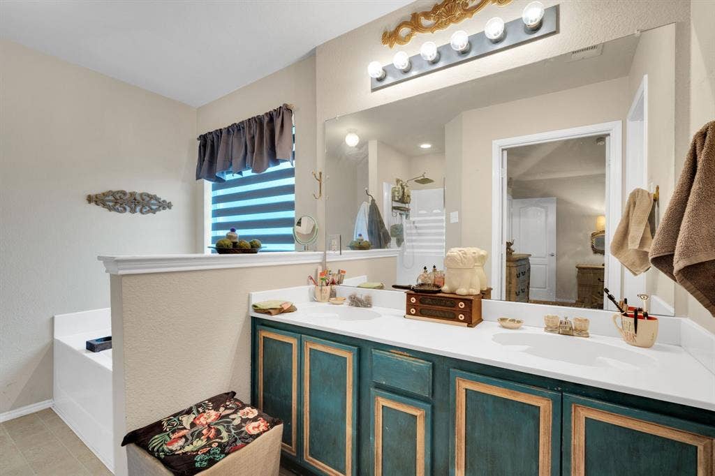 1605 S 3rd Street, Midlothian, TX 76065