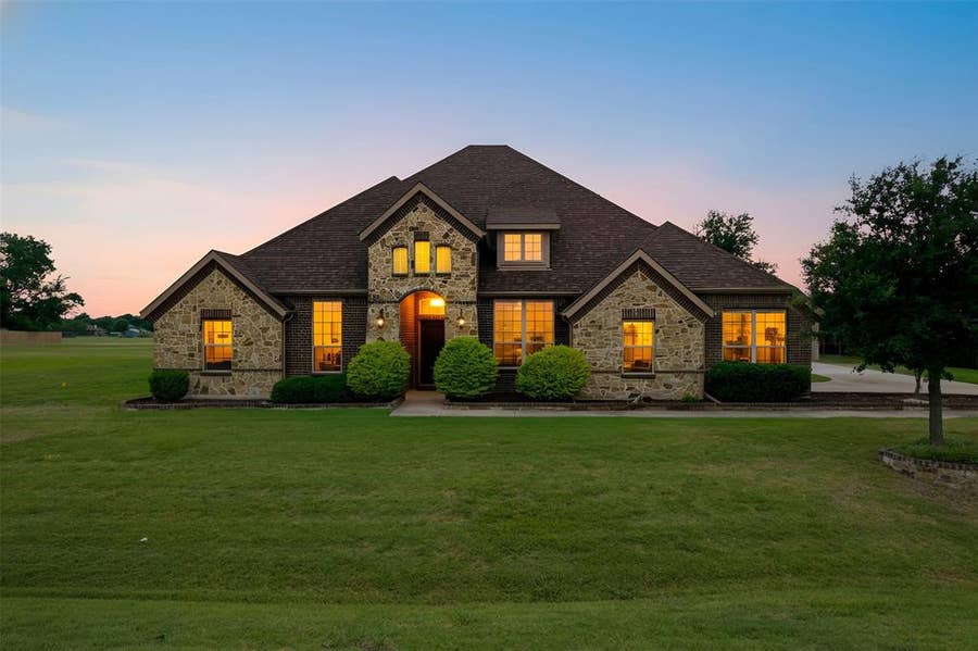 Property photo for 1111 Yukon Boulevard, Waxahachie, TX
