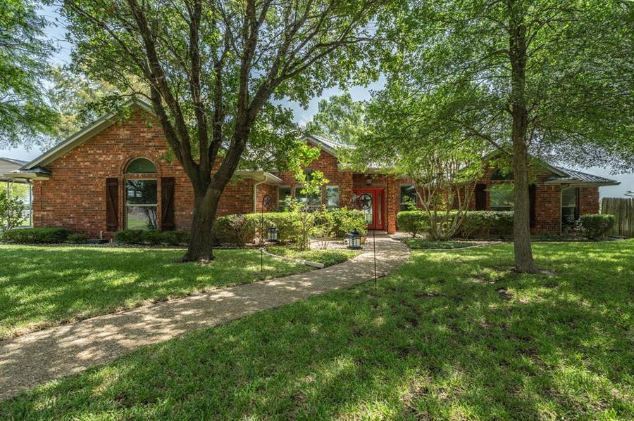 Property photo for 716 Retoma Park Drive, Robinson, TX