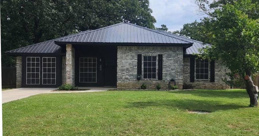 Property photo for 202 Creekstone Court, Seagoville, TX