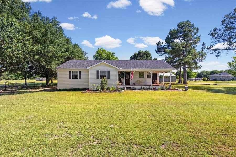 Property photo for 1551 County Road 3327, Greenville, TX