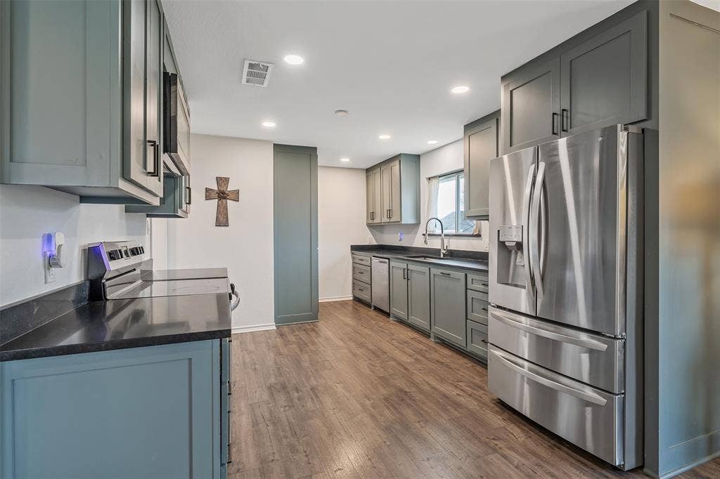 300 Rash Lane, Terrell, TX 75160 300 Rash Lane, Terrell, TX 75160