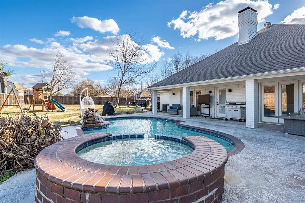 300 Rash Lane, Terrell, TX 75160 300 Rash Lane, Terrell, TX 75160