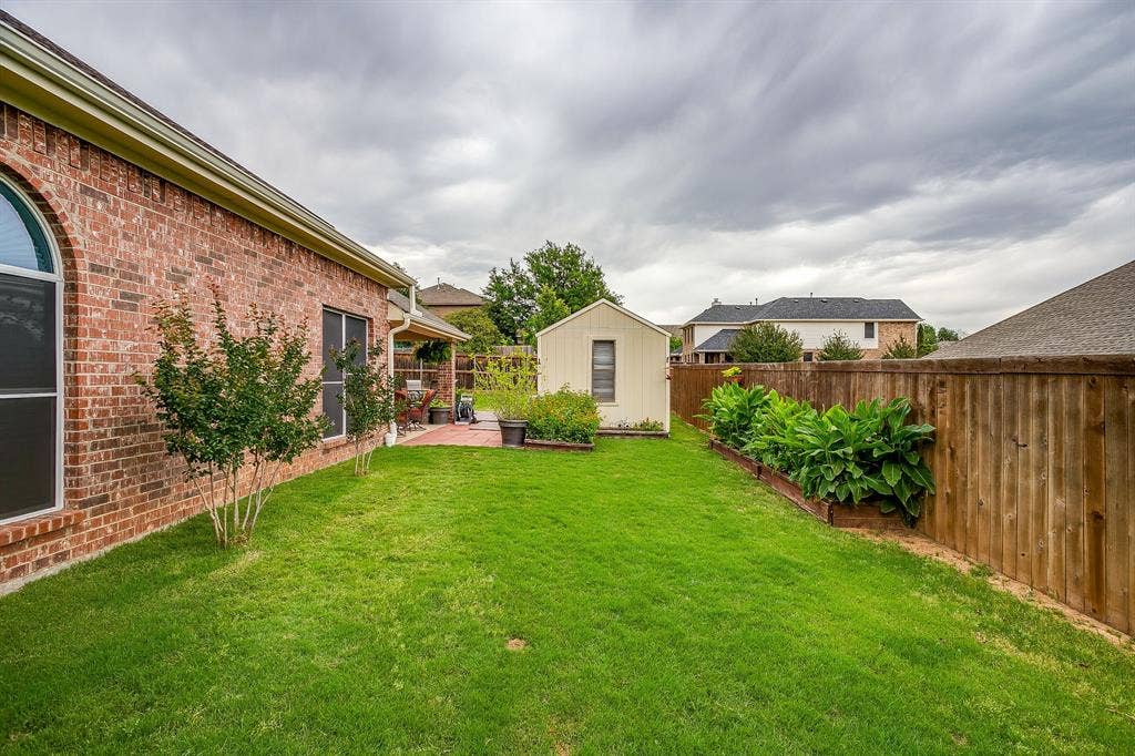 1316 Meadowlakes, Azle, TX 76020 Storage building.